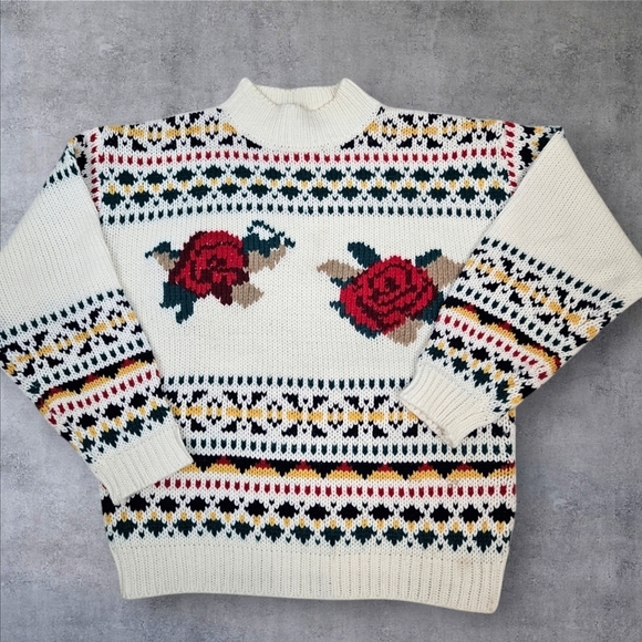 Vintage Erika White & Red Rose Fair Isle Mock Turtleneck Sweater Size Medium R30 - Picture 1 of 9